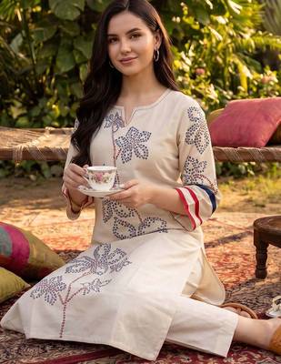 Women Ethnic Motifs Embroidered Thread Work Kurta with Trousers 5