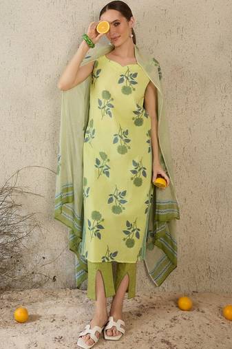 Women Floral Printed Cotton Kurta with Trousers & With Dupatta