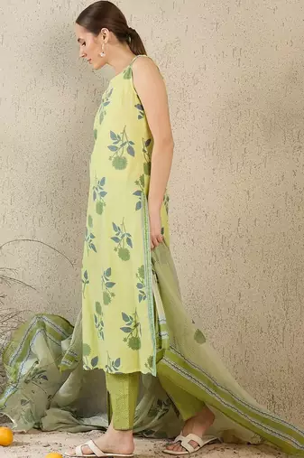 Women Floral Printed Cotton Kurta with Trousers & With Dupatta