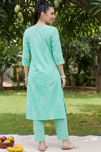 Women Ethnic Motifs Printed Cotton Kurta with Trousers