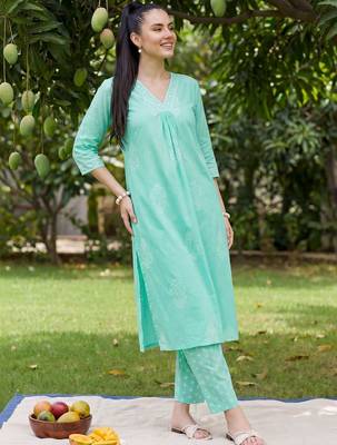 Women Ethnic Motifs Printed Cotton Kurta with Trousers 6