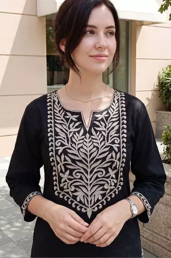 Women Ethnic Motifs Embroidered Thread Work Cotton Kurta with Trousers