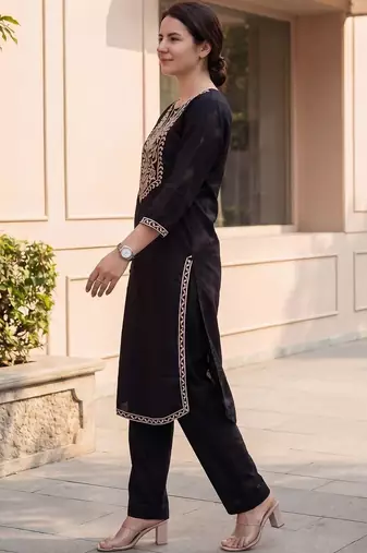 Women Ethnic Motifs Embroidered Thread Work Cotton Kurta with Trousers