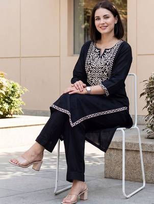 Women Ethnic Motifs Embroidered Thread Work Cotton Kurta with Trousers 5