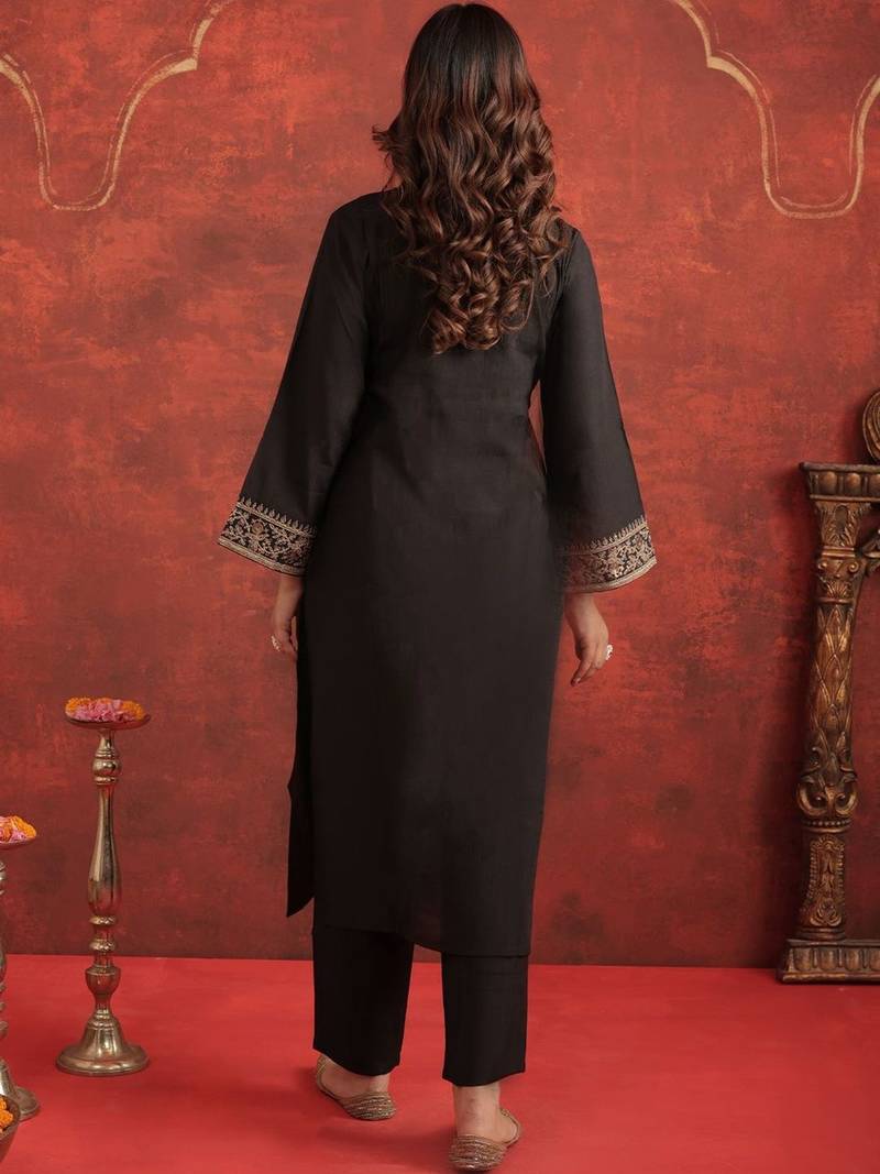 Women Ethnic Motifs Embroidered Thread Work Liva Kurta with Trousers