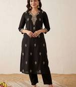 Women Ethnic Motifs Embroidered Thread Work Kurta with Trousers