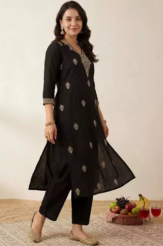 Women Ethnic Motifs Embroidered Thread Work Kurta with Trousers