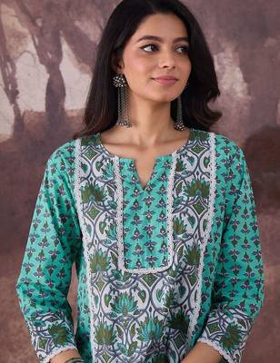 Women Ethnic Motifs Printed Cotton Kurta with Palazzos 2