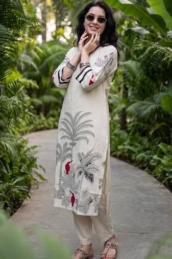 Women Ethnic Motifs Printed Thread Work Kurta with Trousers