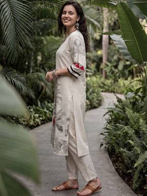 Women Ethnic Motifs Printed Thread Work Kurta with Trousers 3