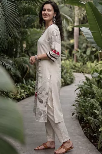 Women Ethnic Motifs Printed Thread Work Kurta with Trousers