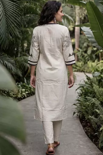Women Ethnic Motifs Printed Thread Work Kurta with Trousers