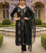 Women Ethnic Motifs Embroidered Thread Work Liva Kurta with Trousers & With Dupatta