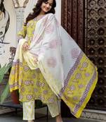 Women Floral Printed Cotton Kurta with Trousers & With Dupatta