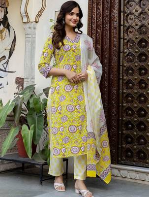 Women Floral Printed Cotton Kurta with Trousers & With Dupatta 3