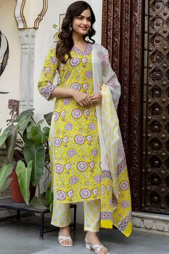 Women Floral Printed Cotton Kurta with Trousers & With Dupatta