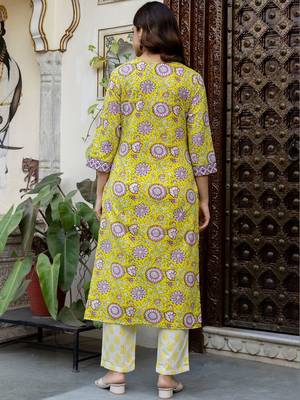 Women Floral Printed Cotton Kurta with Trousers & With Dupatta 5