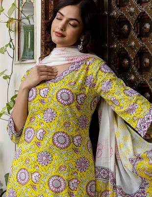 Women Floral Printed Cotton Kurta with Trousers & With Dupatta 6