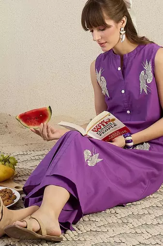 Women Ethnic Motifs Embroidered Thread Work Cotton Kurta with Trousers