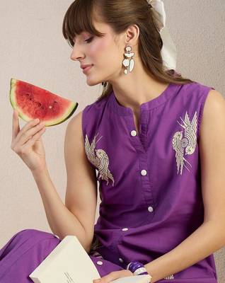 Women Ethnic Motifs Embroidered Thread Work Cotton Kurta with Trousers 2