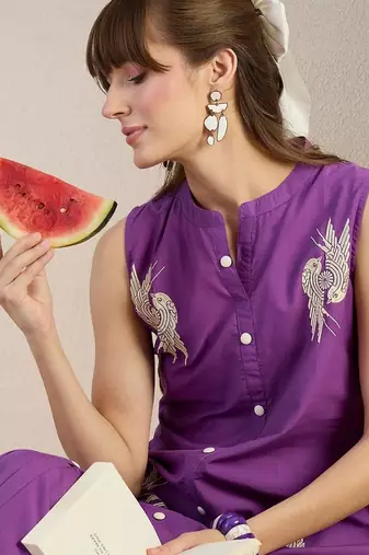 Women Ethnic Motifs Embroidered Thread Work Cotton Kurta with Trousers