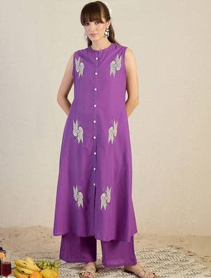 Women Ethnic Motifs Embroidered Thread Work Cotton Kurta with Trousers 4