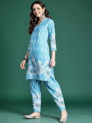 Floral Printed Cotton Kurta with Trousers 5