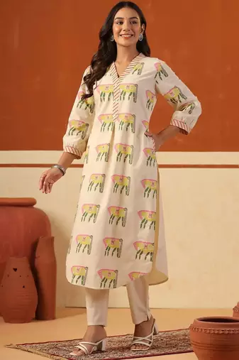 Women Ethnic Motifs Printed Cotton Kurta with Trousers