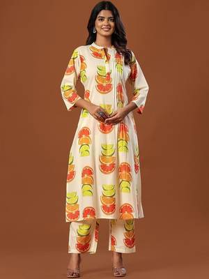 Women Printed Cotton Kurta with Trousers 5