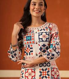 Women Printed Kurta with Trousers