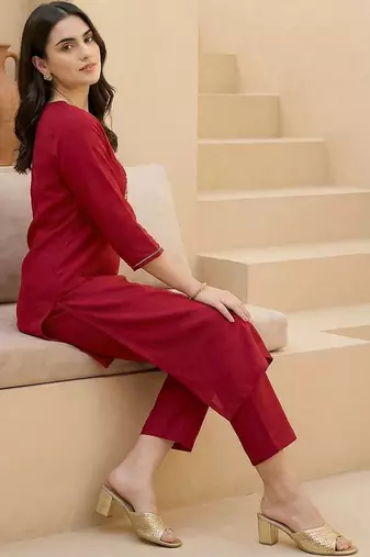 Women Ethnic Motifs Embroidered Thread Work Kurta with Trousers