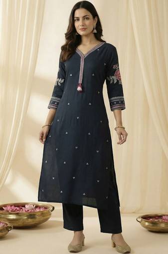 Women Floral Embroidered Thread Work Kurta with Trousers