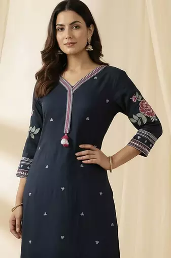 Women Floral Embroidered Thread Work Kurta with Trousers