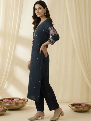 Women Floral Embroidered Thread Work Kurta with Trousers 3