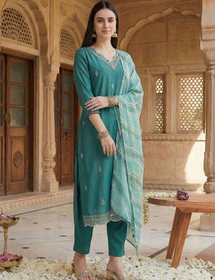 Women Ethnic Motifs Embroidered Thread Work Kurta with Trousers & With Dupatta 2