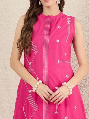 Women Ethnic Motifs Embroidered Cotton Kurta with Palazzos 3