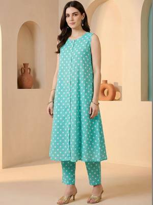 Women Printed Cotton Kurta with Trousers 1