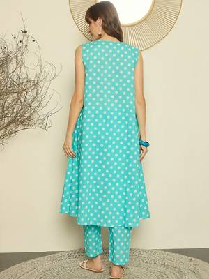 Women Printed Cotton Kurta with Trousers 4