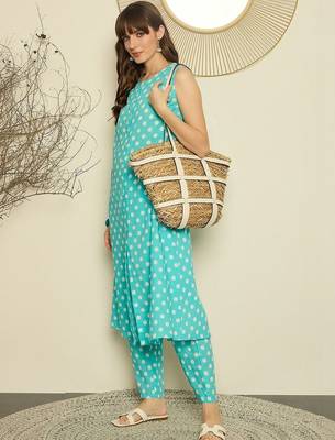 Women Printed Cotton Kurta with Trousers 5