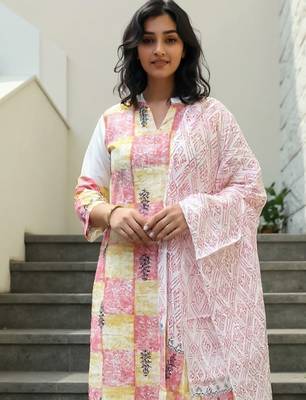 Women Checked Cotton Kurta with Palazzo & Dupatta 1