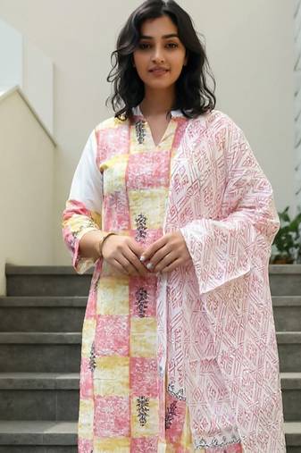 Women Checked Cotton Kurta with Palazzo & Dupatta