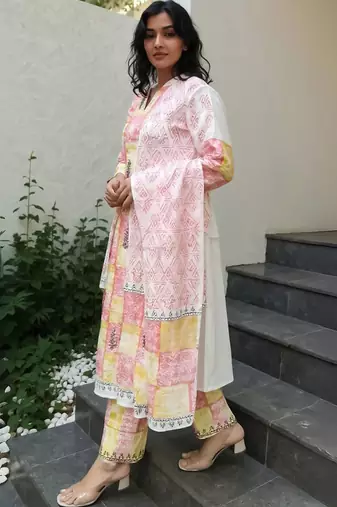 Women Checked Cotton Kurta with Palazzo & Dupatta