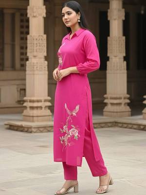 Women Floral Embroidered Thread Work Cotton Kurta with Trousers 2