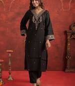 Women Ethnic Motifs Embroidered Thread Work Liva Kurta with Trousers