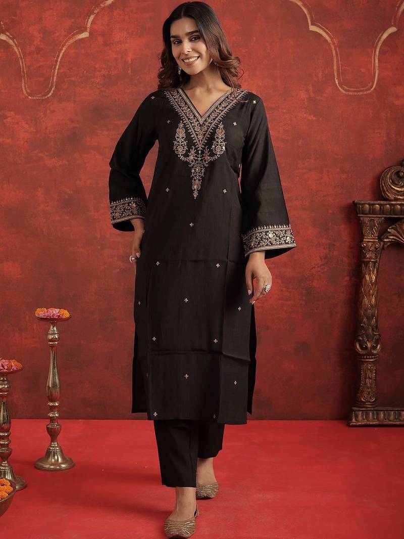 Women Ethnic Motifs Embroidered Thread Work Liva Kurta with Trousers