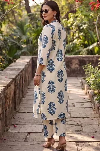 Women Ethnic Motifs Printed Cotton Kurta with Trousers