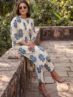 Women Ethnic Motifs Printed Cotton Kurta with Trousers 6