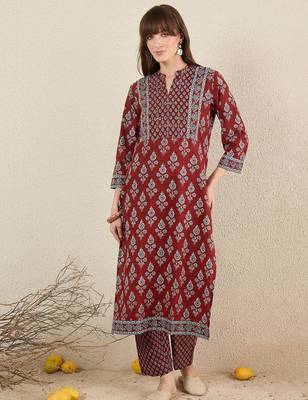 Women Floral Printed Cotton Kurta with Trousers 2