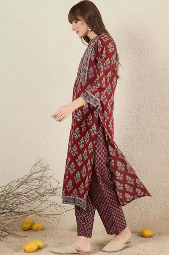 Women Floral Printed Cotton Kurta with Trousers