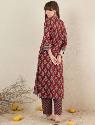 Women Floral Printed Cotton Kurta with Trousers 5